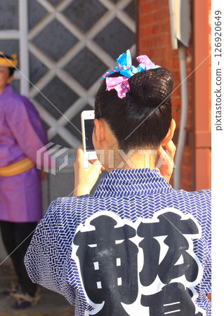 參加姬神轎遊行的人們合照留念 126920649