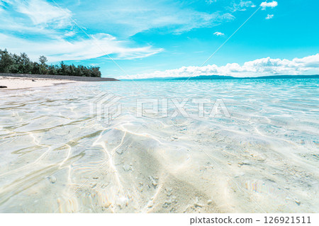 Mysterious sea with excellent transparency 126921511