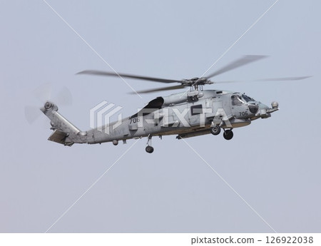 MH-60R海鷹多用途巡邏直升機是駐日本美國海軍的艦載飛機，也用於救災。 126922038