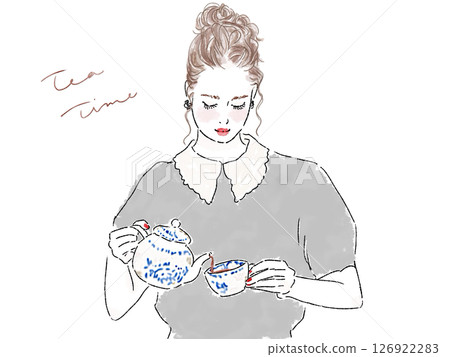 女人往茶壺裡倒茶 126922283