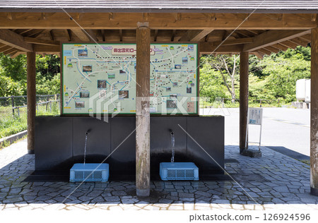 <Shimane Prefecture> Okuizumo, Water-drawing Station for Enmei-sui <Shimane Prefecture> Okuizumo, Water-drawing Station for Enmei-sui 126924596