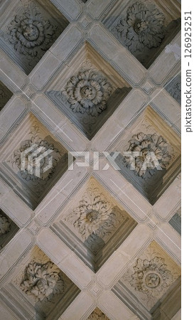 Geometric patterned ceiling design 126925251