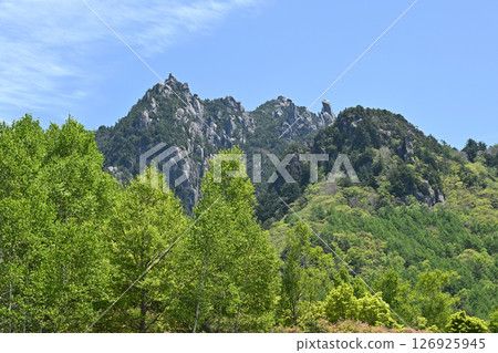 Climbing Mount Mizugaki, Yamanashi Prefecture Climbing Mount Mizugaki, Yamanashi Prefecture 126925945