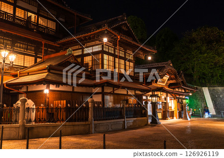 《愛媛郡》夜晚的道後溫泉 126926119