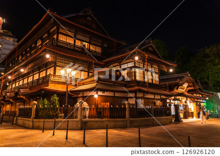 《愛媛郡》夜晚的道後溫泉 126926120