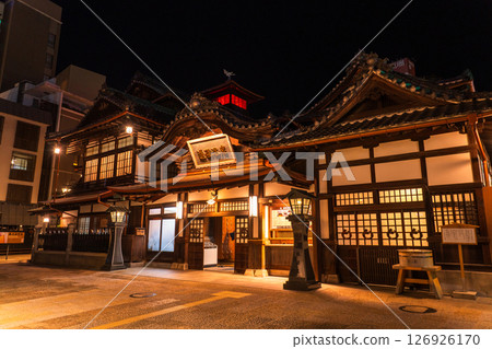 《愛媛郡》夜晚的道後溫泉 126926170