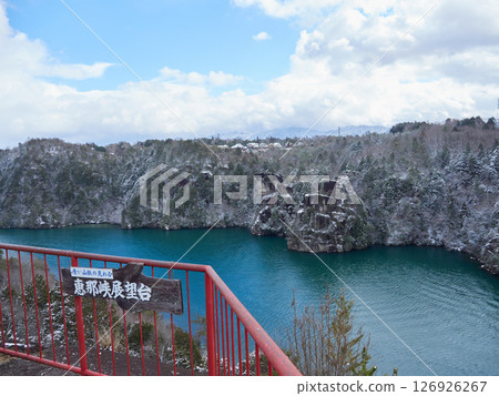日本中部旅遊勝地惠那峽的冬季風景 126926267