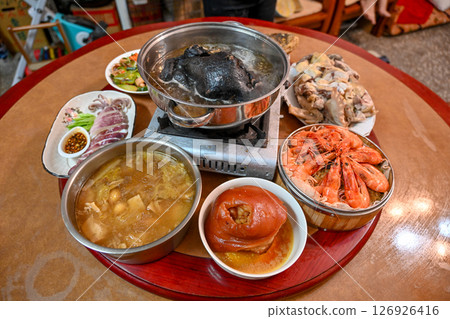 台灣農曆新年團圓飯 台灣農曆新年團圓飯 126926416