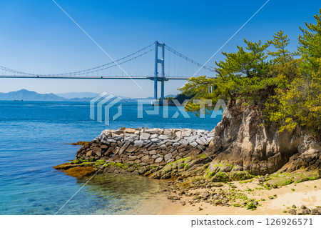 愛媛縣:眺望來島海峽大橋的海岸線 愛媛縣:眺望來島海峽大橋的海岸線 126926571