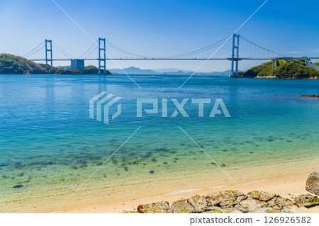 愛媛縣：眺望來島海峽大橋的海岸線 126926582