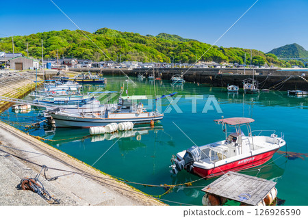 愛媛縣：眺望來島海峽大橋的海岸線 126926590