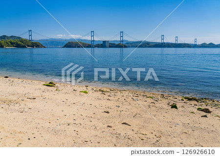 愛媛縣：眺望來島海峽大橋的海岸線 126926610