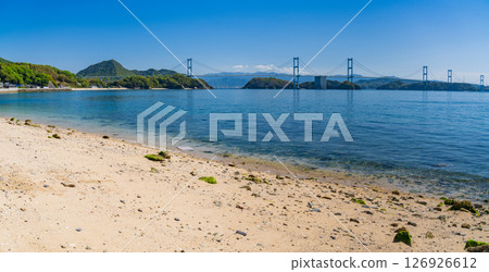 愛媛縣：眺望來島海峽大橋的海岸線 126926612