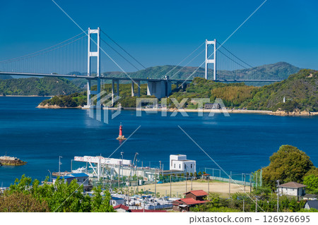 <愛媛郡>眺望來島海峽大橋的今治街道 126926695