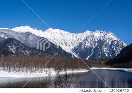 Taisho Pond, snow-covered Mount Okuhotaka and Tsuri Ridge, winter trekking in Kamikochi, Matsumoto City, Nagano Prefecture Taisho Pond, snow-covered Mount Okuhotaka and Tsuri Ridge, winter trekking in Kamikochi, Matsumoto City, Nagano Prefecture 126926760