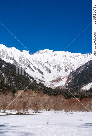 Okuhotakadake and the red-colored Keshoyanagi seen from Konashidaira. Winter trekking in Kamikochi. Matsumoto City, Nagano Prefecture. 126926789