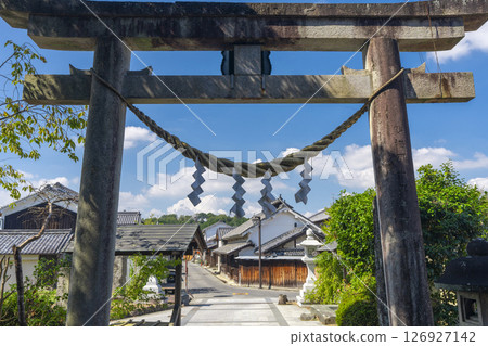 飛鳥神社 從鳥居看到的飛鳥街景(飛鳥神社門前) 飛鳥神社 從鳥居看到的飛鳥街景(飛鳥神社門前) 126927142