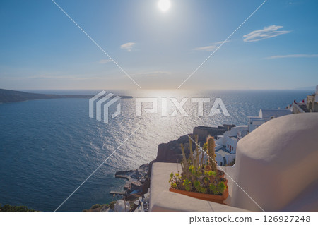 Beautiful scenery on the Greek island of Santorini (2025) 126927248