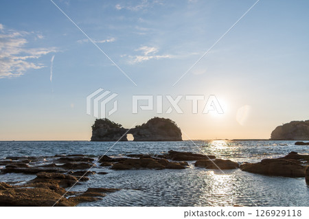 The sunset-tinted scenery of Engetsuto Island The sunset-tinted scenery of Engetsuto Island 126929118