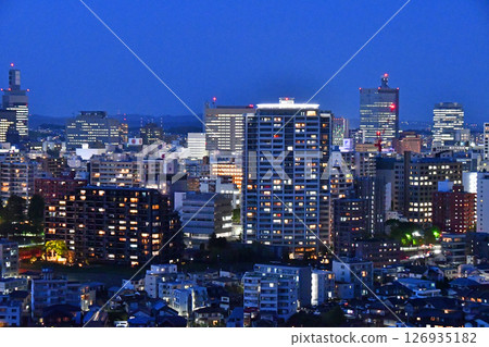 從青葉城遺址眺望的樹之城仙台的夜景和城市景觀 從青葉城遺址眺望的樹之城仙台的夜景和城市景觀 126935182