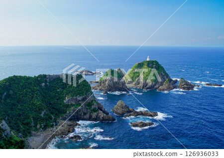 佐多岬是日本本土的最南端,位於鹿兒島縣的大隅半島。 佐多岬是日本本土的最南端,位於鹿兒島縣的大隅半島。 126936033