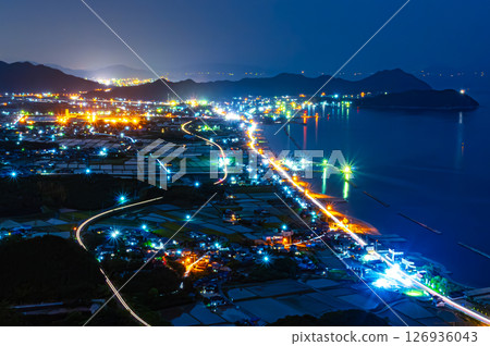 我從大阪山口拍攝了高德線和瀨戶內海的長時間曝光照片。 我從大阪山口拍攝了高德線和瀨戶內海的長時間曝光照片。 126936043