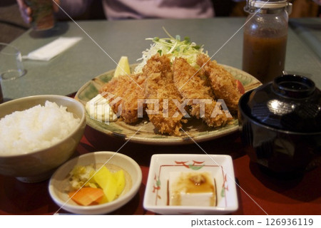 Crispy fried oysters set meal with rice 126936119