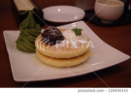 Japanese-style pancakes with matcha ice cream and sweet bean paste 126936143