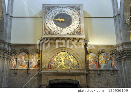 義大利佛羅倫薩大教堂的保羅烏切洛 (Paolo Uccello) 的時鐘和馬賽克 義大利佛羅倫薩大教堂的保羅烏切洛 (Paolo Uccello) 的時鐘和馬賽克 126936199