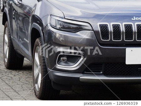 Imported car image: Jeep Cherokee front mask 126936319