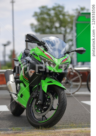 停放的日本摩托車 126938506