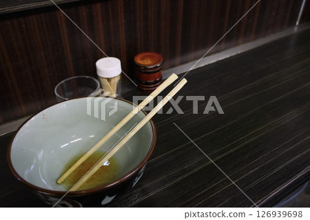 一碗吃完的蕎麥麵 一碗吃完的蕎麥麵 126939698