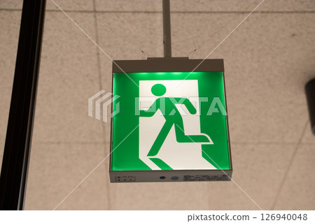 緊急出口 126940048