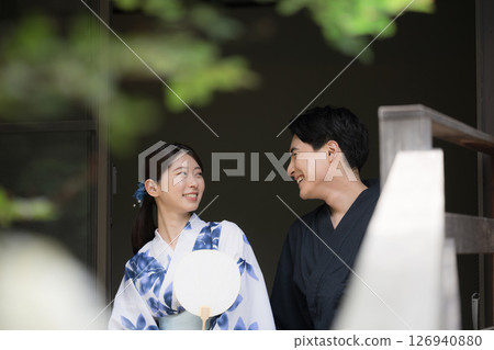 Image of a couple or couple sitting on the veranda in yukata on a hot spring trip or sightseeing Image of a couple or couple sitting on the veranda in yukata on a hot spring trip or sightseeing 126940880