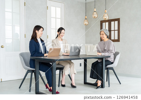 女商人見面 126941458