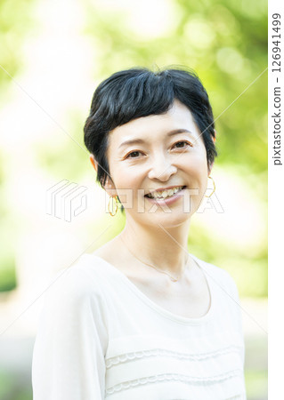 Senior women's portrait 126941499