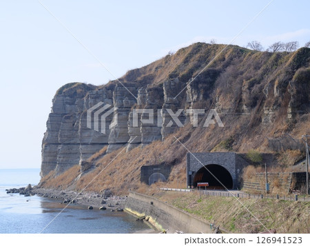 From the Tatenomisaki parking lot in Otobe-cho, Ebisu-gun, Hokkaido, you can see the geological formations known as the Grand Canyon of the Orient. 126941523