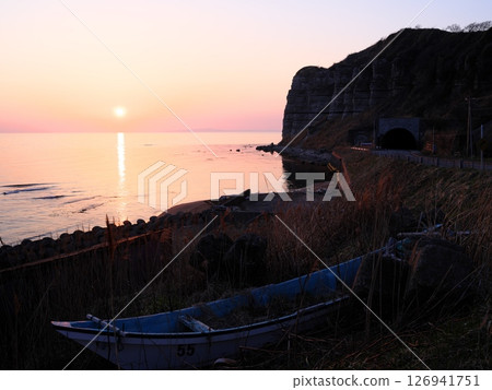 From the Tatenomisaki parking lot in Otobe-cho, Ebisu-gun, Hokkaido, you can see the sunset and the geological formations known as the Grand Canyon of the Orient. From the Tatenomisaki parking lot in Otobe-cho, Ebisu-gun, Hokkaido, you can see the sunset and the geological formations known as the Grand Canyon of the Orient. 126941751