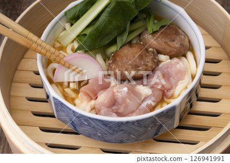 The process of making steamed odamaki in a bamboo steamer 126941991