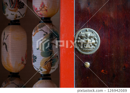 Traditional Chinese Door and Lanterns 126942089