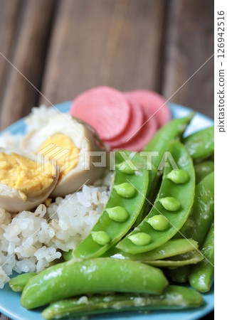 Stir-fried snap peas with lemon and koji Healthy vegetable rice 126942516