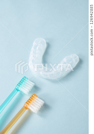 喉舌和牙刷 126942885