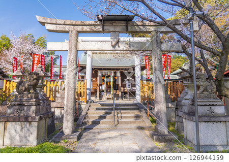 京都山科花山稻荷神社正殿 126944159