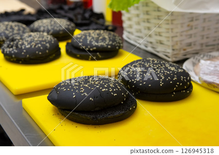 How to Host a Teen Burger Workshop: Black Bun Masterclass in Cafe How to Host a Teen Burger Workshop: Black Bun Masterclass in Cafe 126945318