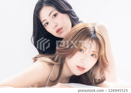 年輕女性美容美髮和化妝 126945525