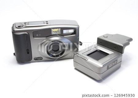 In 1996, compact digital cameras were just starting to become popular. 126945930