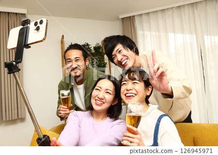 Men and women who have a drinking party Men and women who have a drinking party 126945971