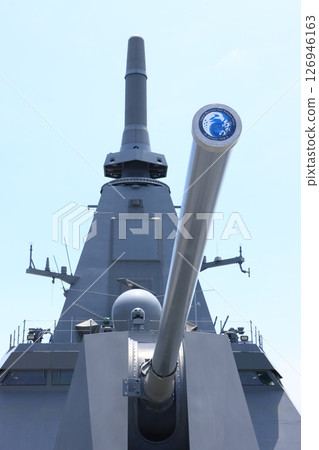 The main gun and bridge of the destroyer Agano, the turret and composite aerial of the FFM 126946163
