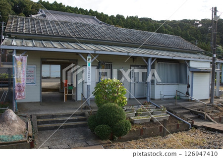 久留裡線風景：上總龜山站房 126947410