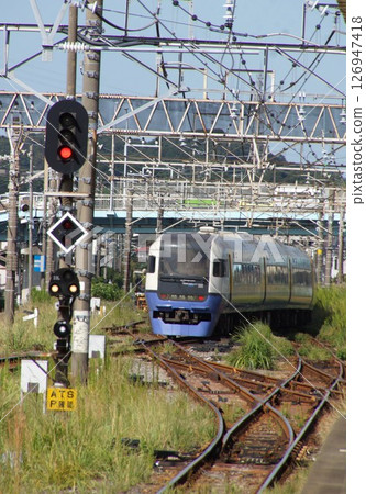Scenery of the Uchibo Line: E255 series (Limited Express Shinjuku Sazanami) near Kimitsu Station 126947418